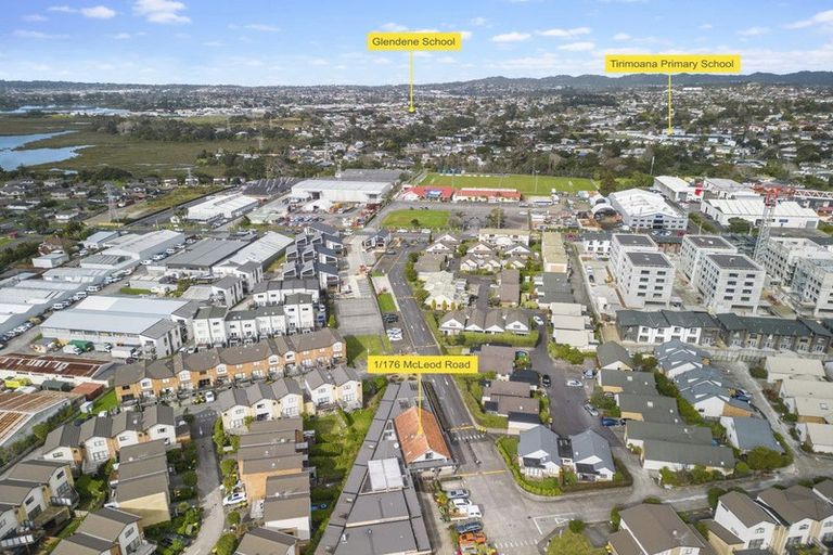 Photo of property in 1/176 Mcleod Road, Te Atatu South, Auckland, 0610