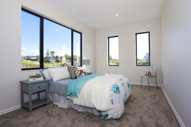 Photo of property in 21 Merv Clarke Lane, Massey, Auckland, 0614