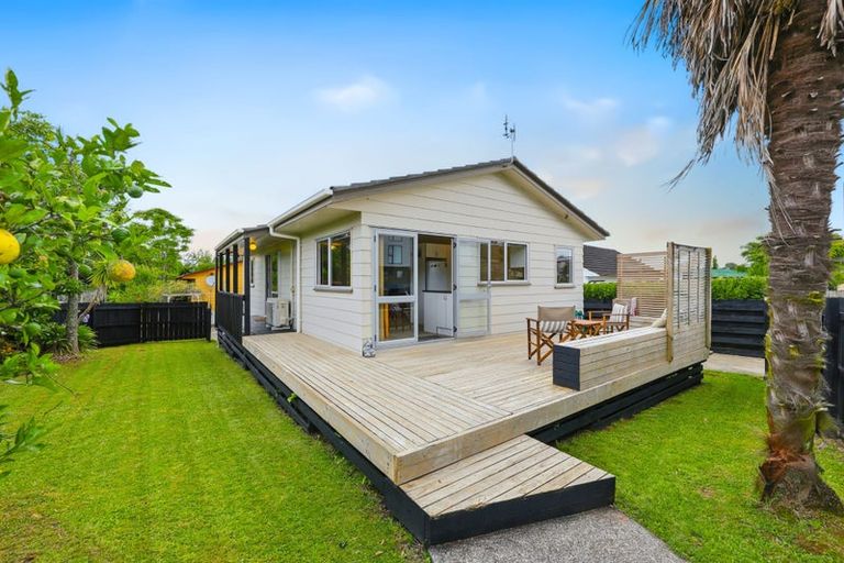 Photo of property in 2/16 Crosby Road, West Harbour, Auckland, 0618