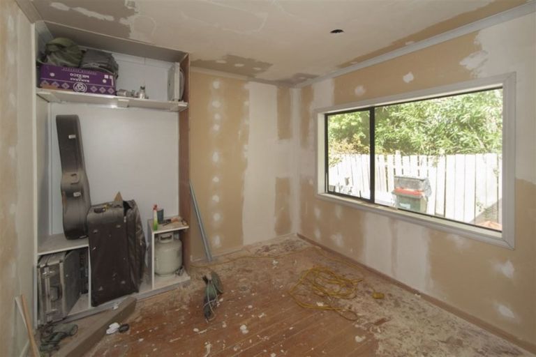 Photo of property in 110 Lynwood Road, New Lynn, Auckland, 0600