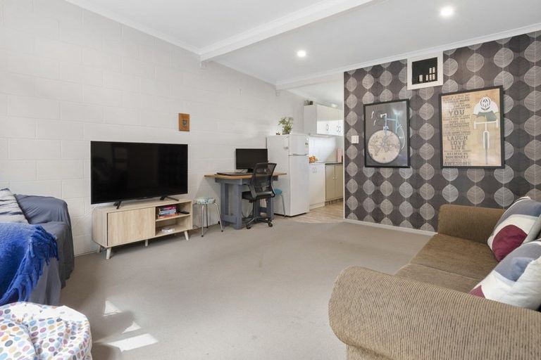 Photo of property in 22 Kingswood Road, Brookfield, Tauranga, 3110