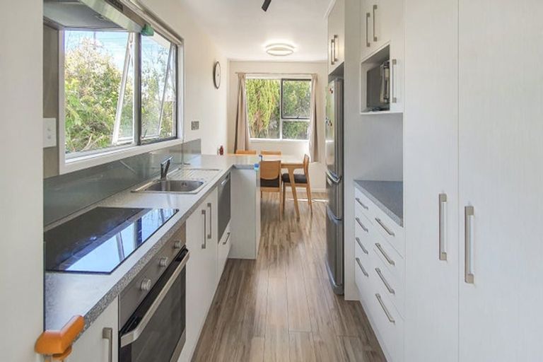 Photo of property in 90 Stanley Road, Glenfield, Auckland, 0629