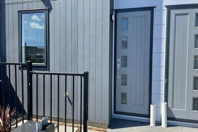 Photo of property in 468b Roscommon Road, Clendon Park, Auckland, 2103