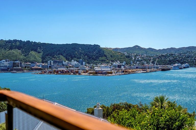 Photo of property in 40b The Crescent, Roseneath, Wellington, 6011