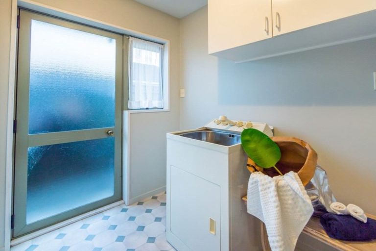Photo of property in 15 Showgate Avenue, Sockburn, Christchurch, 8042