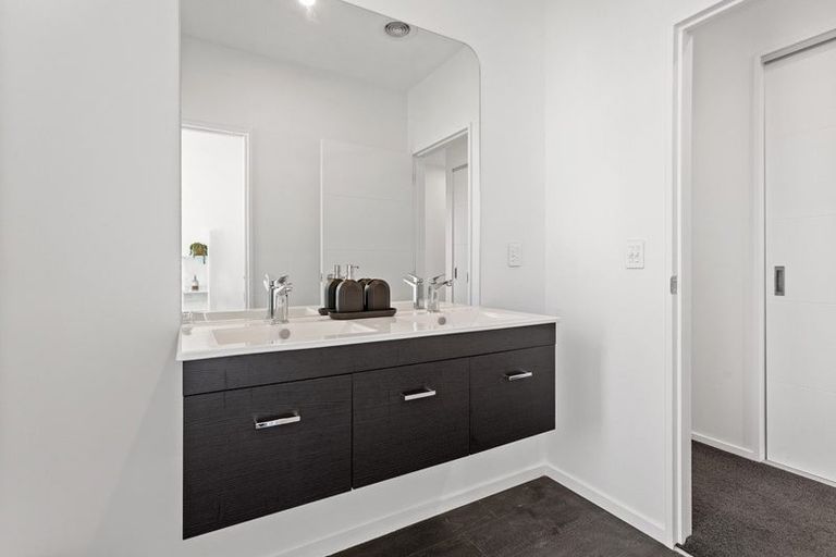 Photo of property in 2 Guyon Street, Marshland, Christchurch, 8083