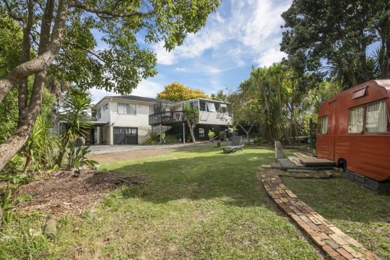Photo of property in 18 George Herring Place, Glen Eden, Auckland, 0602
