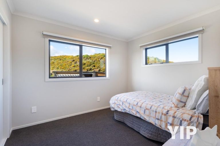 Photo of property in 10 Okupe Grove, Aotea, Porirua, 5024