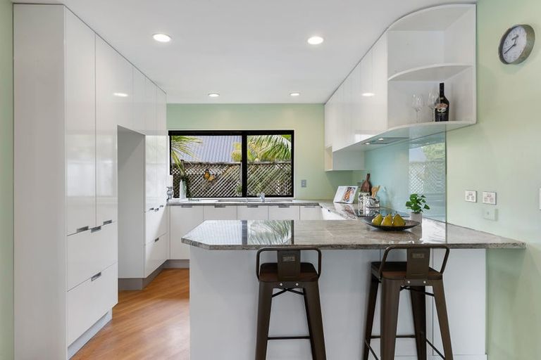Photo of property in 15 Perendale Close, Somerville, Auckland, 2014