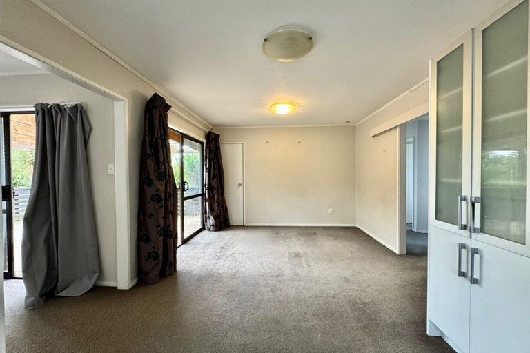 Photo of property in 21 Oreil Avenue, West Harbour, Auckland, 0618