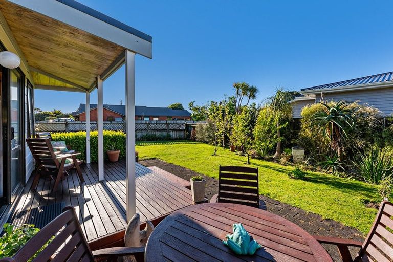 Photo of property in 5 Kaitake Place, Oakura, 4314