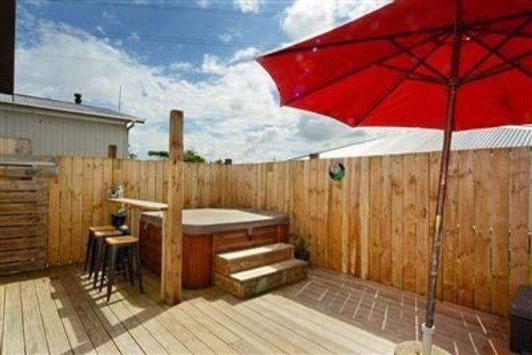 Photo of property in 24a/1 Waimumu Road, Massey, Auckland, 0614