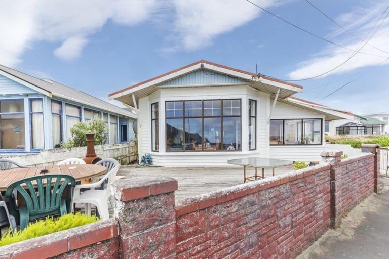 Photo of property in 128 Lyall Parade, Lyall Bay, Wellington, 6022