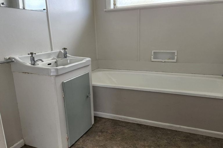 Photo of property in 71 Awaroa Road, Helensville, 0800