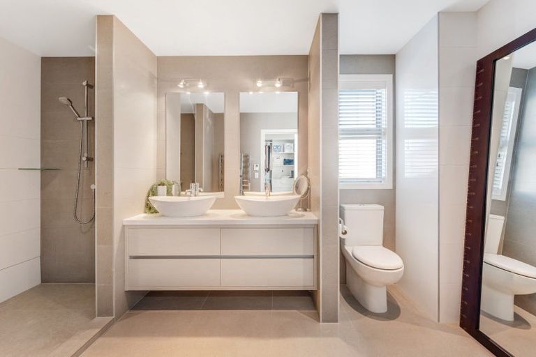 Photo of property in 8a The Parade, Bucklands Beach, Auckland, 2012