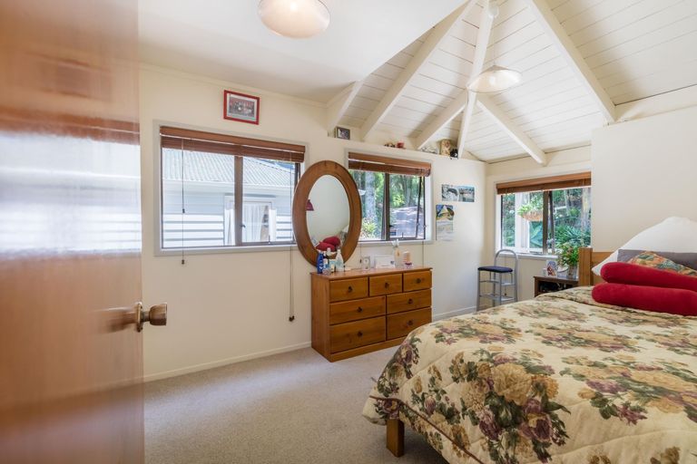 Photo of property in 84 Park Road, Titirangi, Auckland, 0604