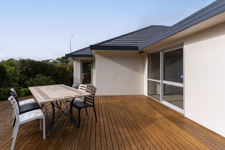 Photo of property in 212 Westchester Drive, Churton Park, Wellington, 6037