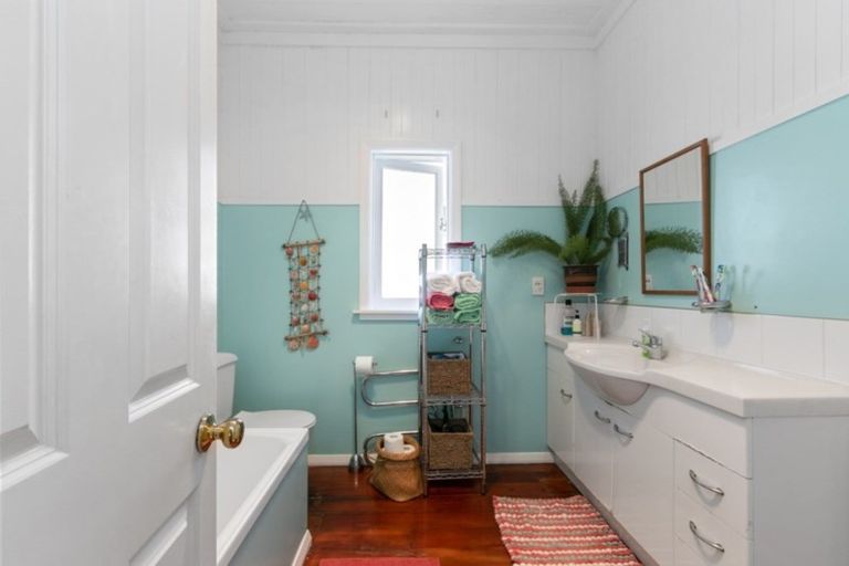 Photo of property in 76 Hautana Street, Woburn, Lower Hutt, 5010