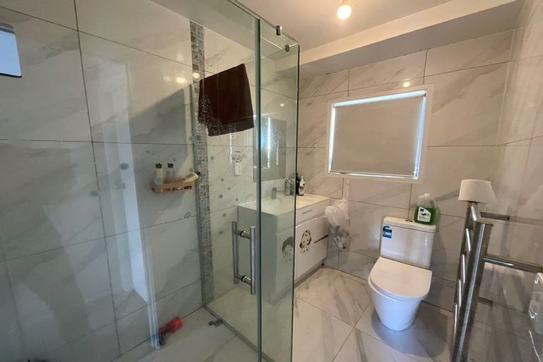 Photo of property in 15 Doone Place, Massey, Auckland, 0614