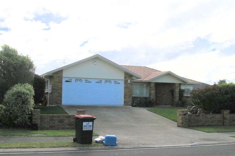 Photo of property in 21 Lakeside Drive, Orewa, 0931