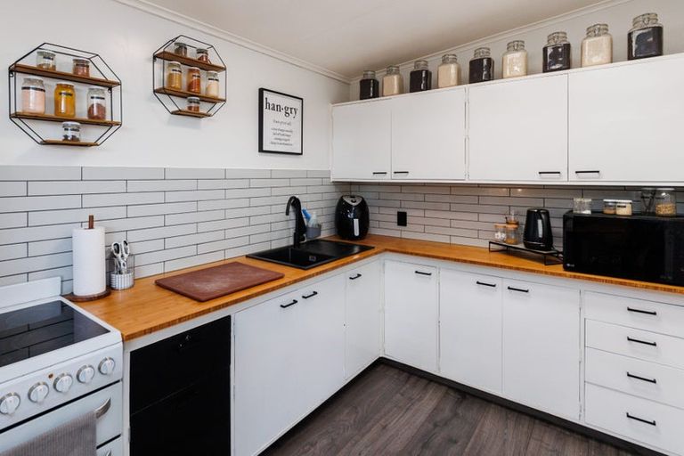 Photo of property in 19 Keeling Street, West End, Palmerston North, 4412