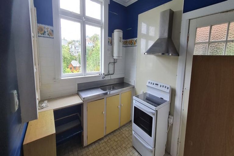 Photo of property in 18 Garden Road, Northland, Wellington, 6012