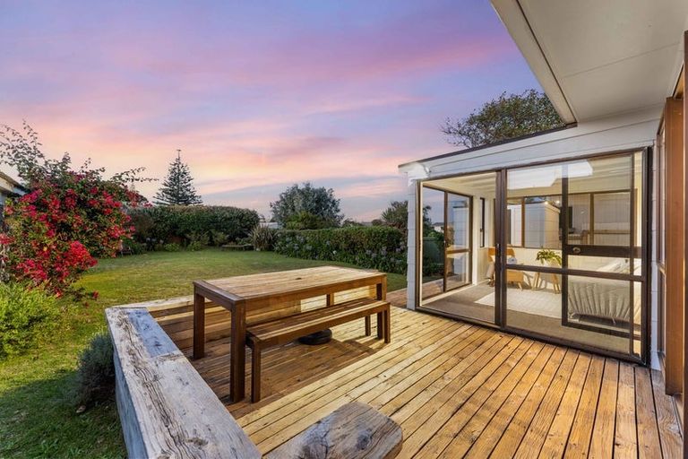 Photo of property in 13 Atua Street, Waikanae Beach, Waikanae, 5036