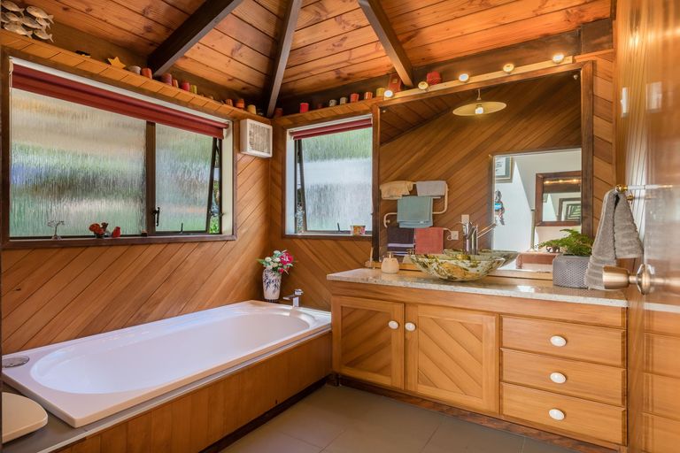 Photo of property in 84 Park Road, Titirangi, Auckland, 0604