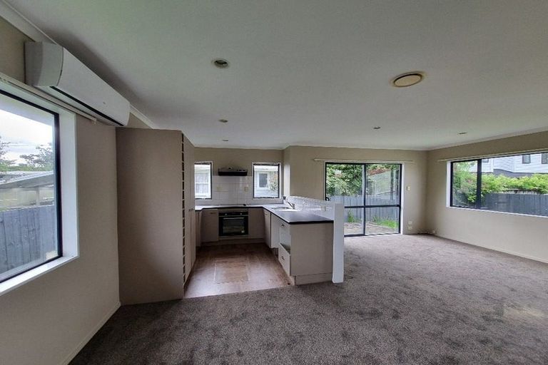 Photo of property in 100a Cobham Crescent, Kelston, Auckland, 0602