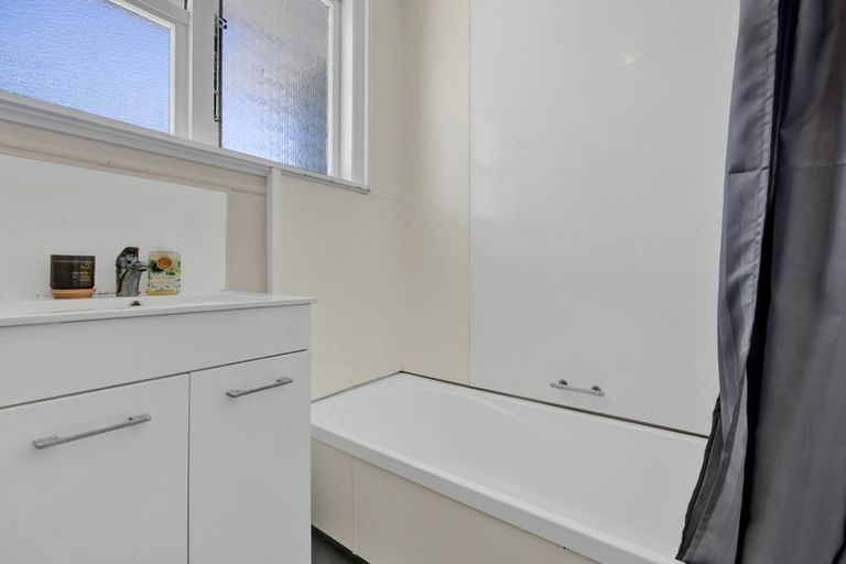 Photo of property in 20 Pukatea Street, Inglewood, 4330