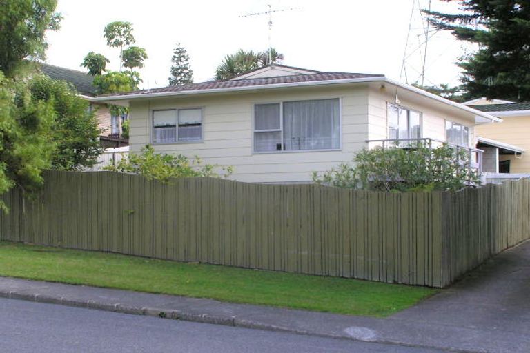 Photo of property in 1/27 Reynella Drive, Massey, Auckland, 0614