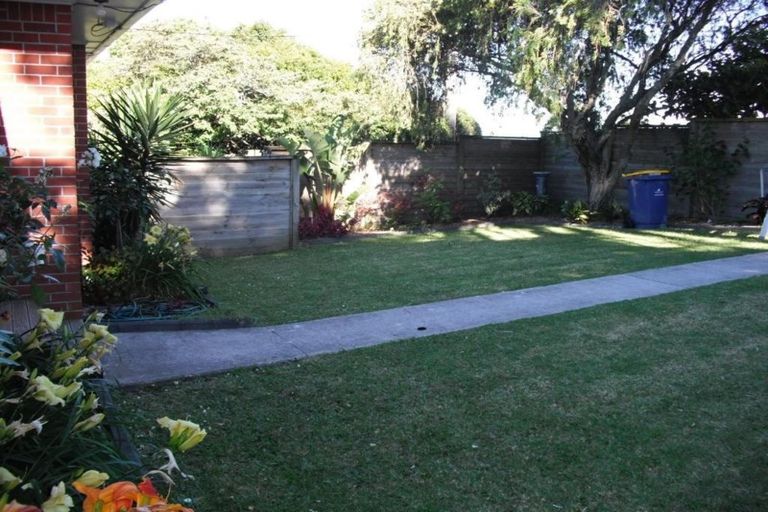 Photo of property in 140 Luckens Road, West Harbour, Auckland, 0618