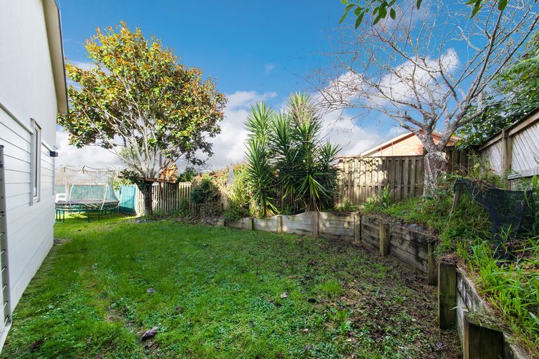 Photo of property in 18 Cinnabar Place, Westgate, Auckland, 0614
