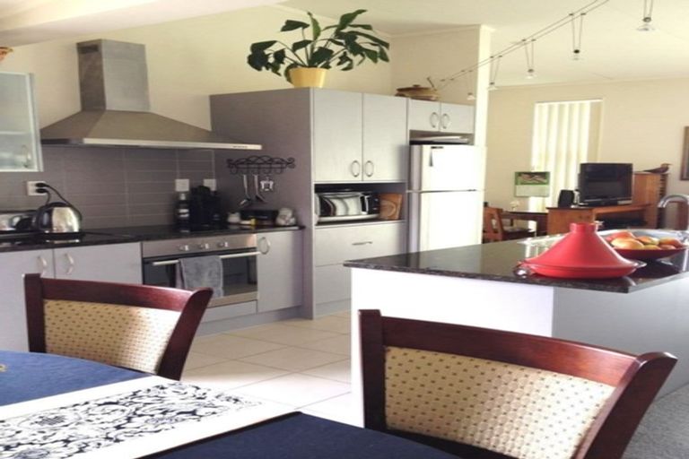 Photo of property in 2 Merlot Lane, Pukekohe, 2120