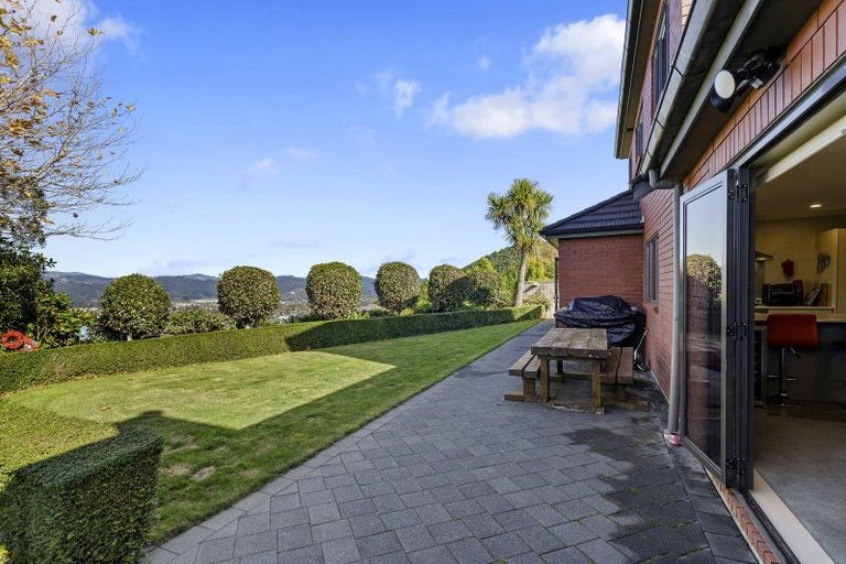 Photo of property in 17 Garrett Place, Riverstone Terraces, Upper Hutt, 5018