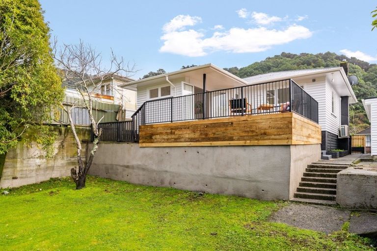 Photo of property in 49 Lees Grove, Wainuiomata, Lower Hutt, 5014