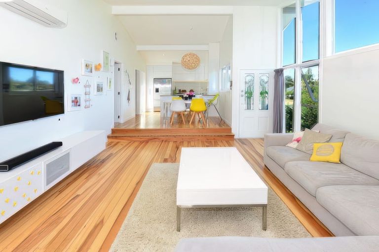 Photo of property in 44 Hogans Road, Glenfield, Auckland, 0629