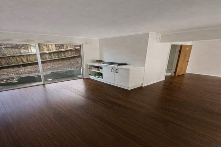 Photo of property in 1/20 Theban Place, Totara Vale, Auckland, 0629