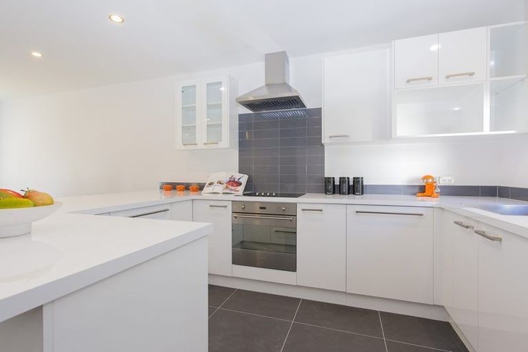 Photo of property in Cornwall Gardens, 2/27 Cornwall Street, St Albans, Christchurch, 8014