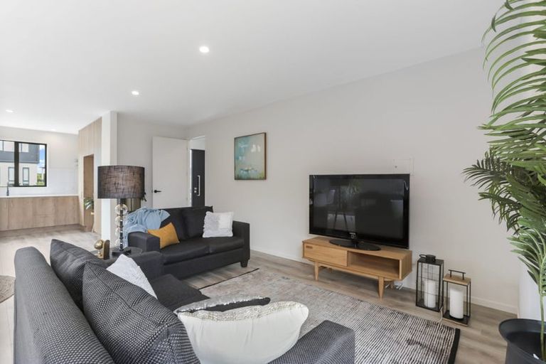 Photo of property in 1 Huljich Way, Hobsonville, Auckland, 0616