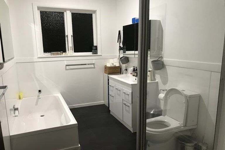 Photo of property in 21 Featherston Street, Takaro, Palmerston North, 4412