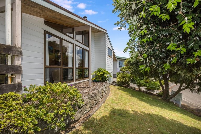 Photo of property in 32 Hicks Close, Whitby, Porirua, 5024
