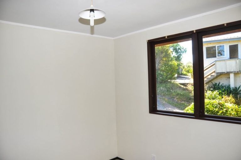 Photo of property in 44 Valley View Road, Glenfield, Auckland, 0629