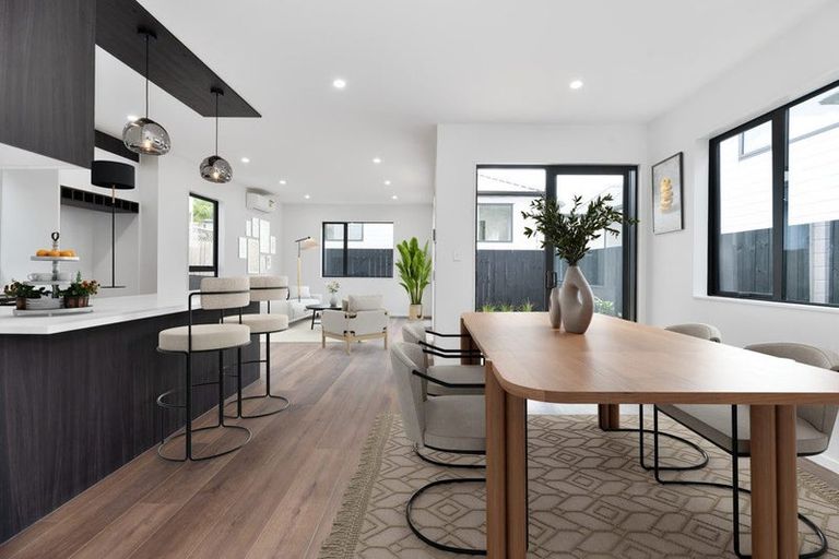 Photo of property in 1b Adelie Place, Murrays Bay, Auckland, 0630