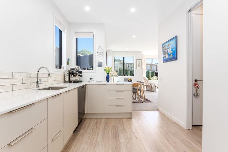 Photo of property in 2 Skysail Lane, Whitby, Porirua, 5024