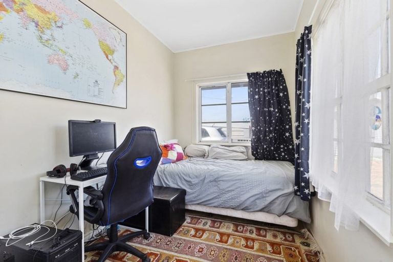 Photo of property in 68 Lyall Parade, Lyall Bay, Wellington, 6022