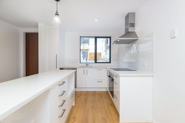 Photo of property in 9 Mokopiko Court, Beach Haven, Auckland, 0626