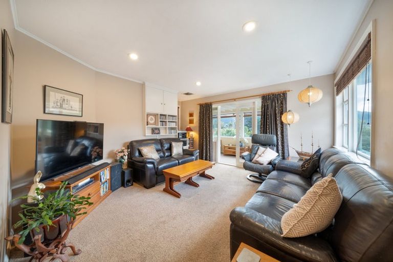 Photo of property in 64 Taylor Terrace, Tawa, Wellington, 5028