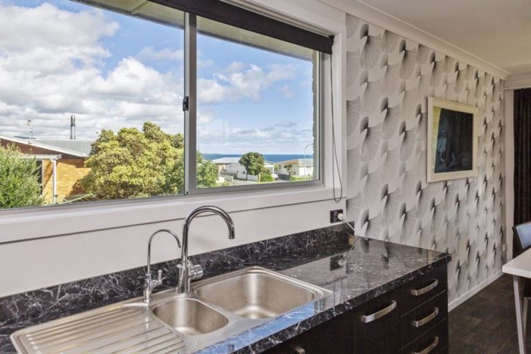 Photo of property in 6 Maui Place, Spotswood, New Plymouth, 4310