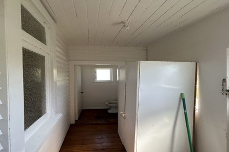 Photo of property in 12 Karepa Street, Brooklyn, Wellington, 6021